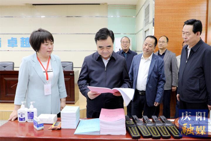黃澤元在督查高考準(zhǔn)備工作時強調(diào) 精心組織周密安排周到服務(wù) 確保高考安全有序順利進行