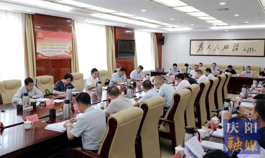 黃澤元與駐慶央企、金融機(jī)構(gòu)、市屬國有企業(yè)和民營企業(yè)負(fù)責(zé)人座談
