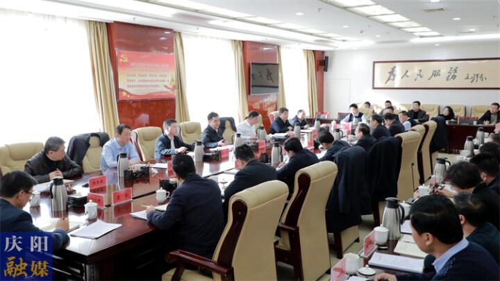黃澤元在“三抓三促”行動重點(diǎn)任務(wù)落實(shí)推進(jìn)會議上強(qiáng)調(diào) 依法依規(guī)綜合施策 合力攻堅(jiān)加快進(jìn)度 全力打好重大項(xiàng)目遺留問題化解“主動仗”