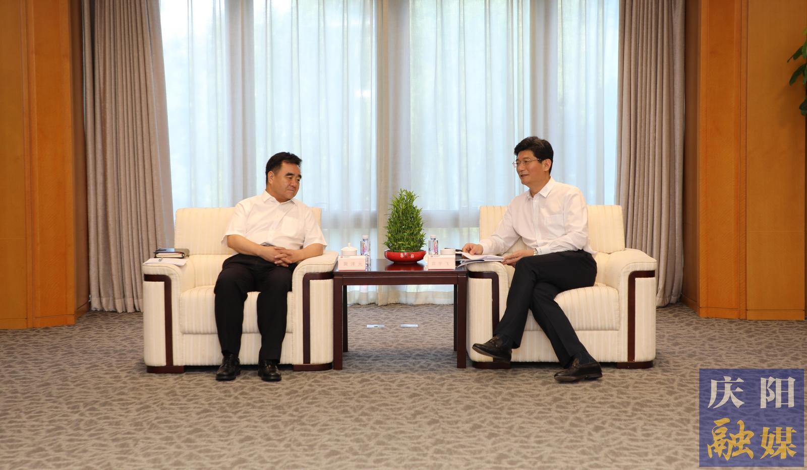黃澤元在京與龍源電力集團(tuán)黨委書記、董事長宮宇飛座談
