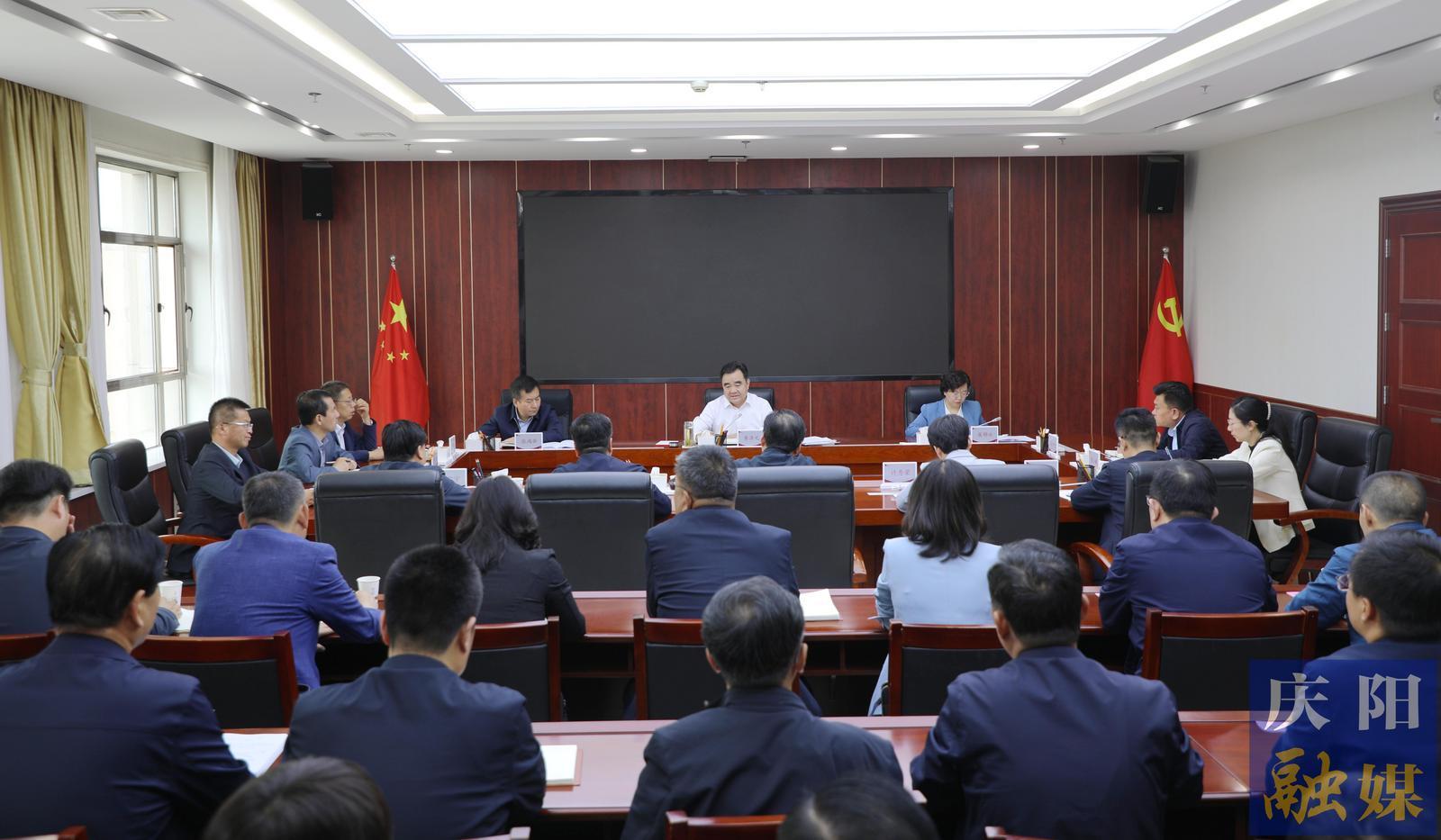 黃澤元在市紀(jì)委監(jiān)委機(jī)關(guān)調(diào)研時(shí)強(qiáng)調(diào) 把職責(zé)履行好 把能力提上去 把工作做扎實(shí) 為推動慶陽經(jīng)濟(jì)社會高質(zhì)量發(fā)展保駕護(hù)航