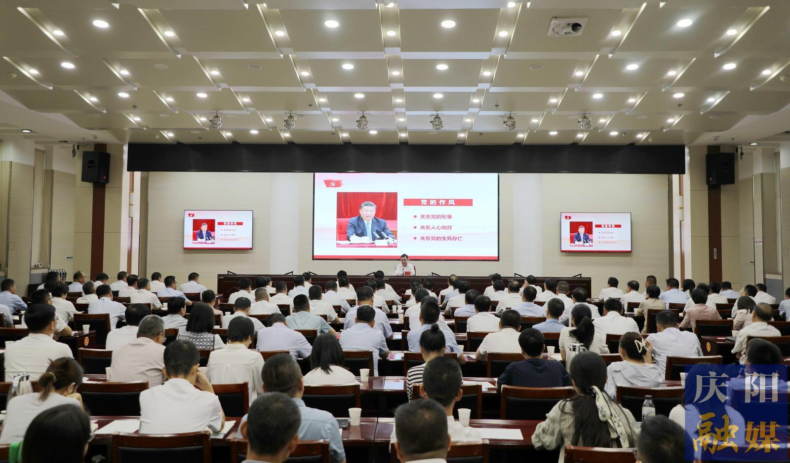 黃澤元在講深入貫徹中央八項規(guī)定精神學習教育專題黨課時強調(diào) 堅定不移把作風建設各項要求落到實處 更好服務全市經(jīng)濟社會高質(zhì)量發(fā)展大局