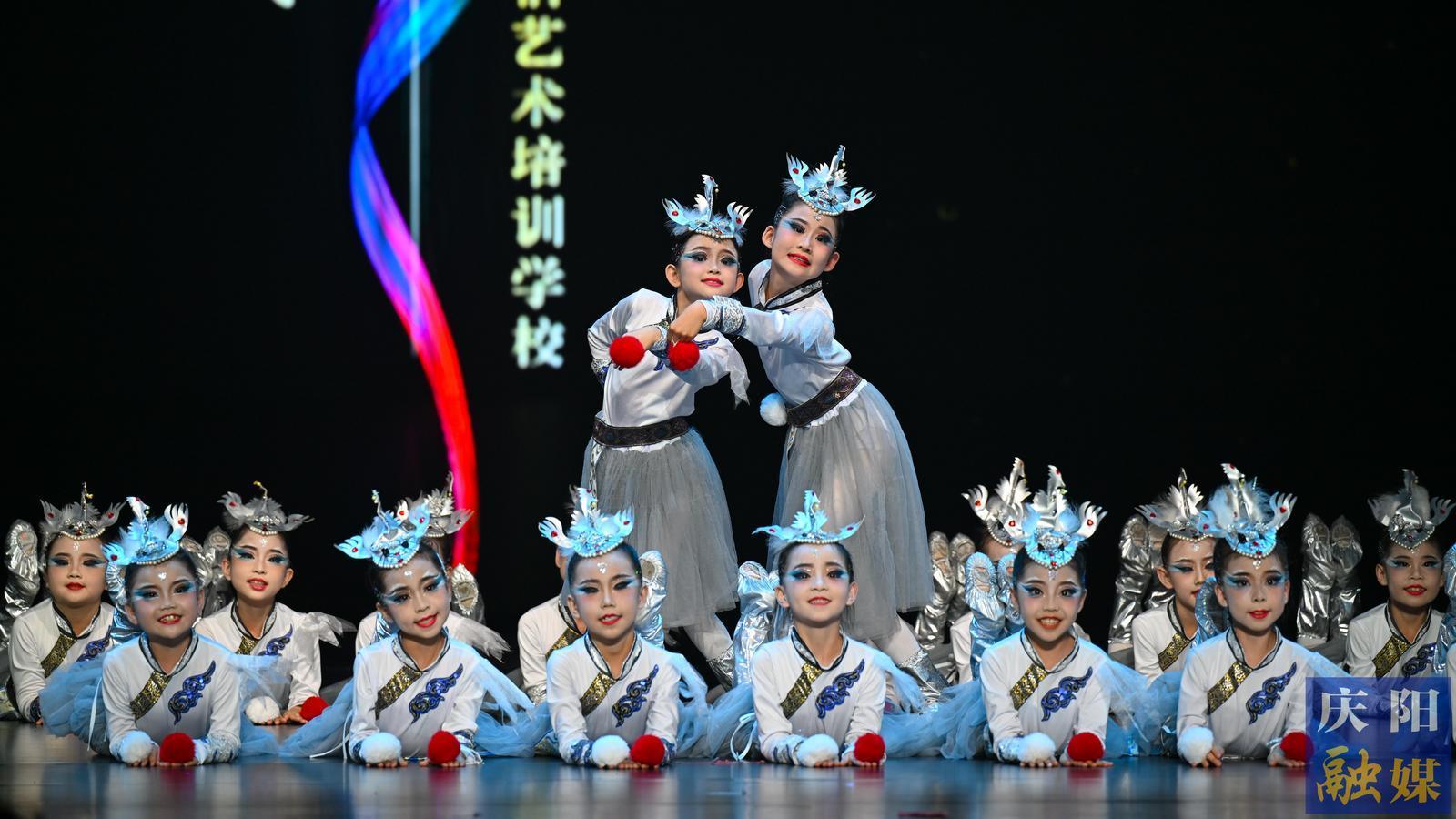 【攝影報(bào)道】“桃李新苗”全國(guó)少兒舞蹈展演慶陽(yáng)站舉行